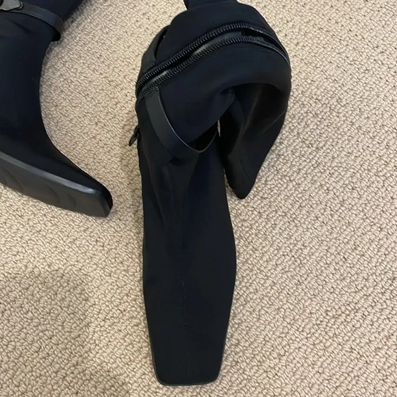 Bandolino stretchy fabric boots. Size 6 - Picture 6 of 7